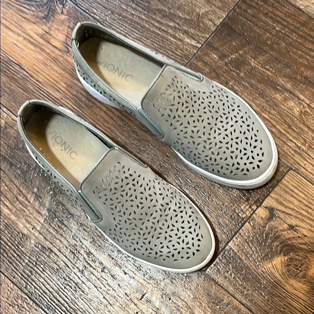Vionic Midi Perf Slip-On Shoes 7.5